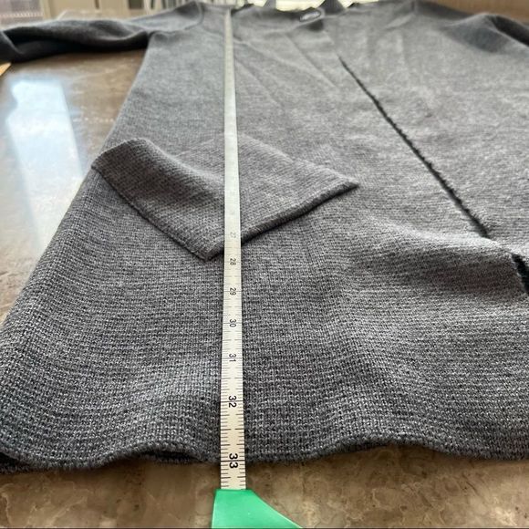 Cocogio grey long sleeve sweater coat with pockets fits like a medium - Picture 7 of 8
